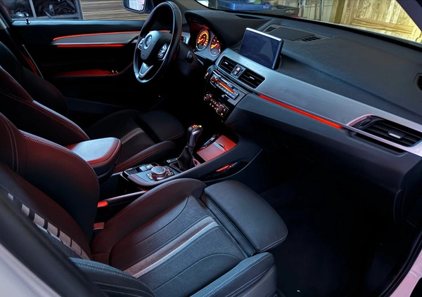 BMW X1 cena 99900 przebieg: 135600, rok produkcji 2018 z Bolesławiec małe 562